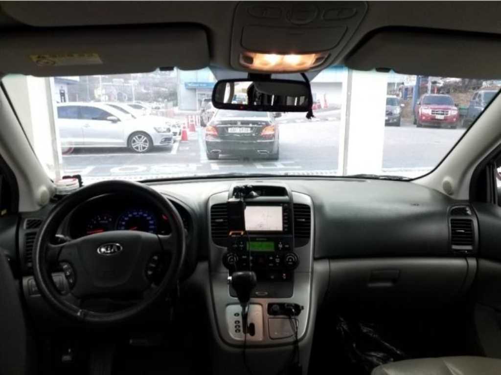 KIA Carnival - Vista 10