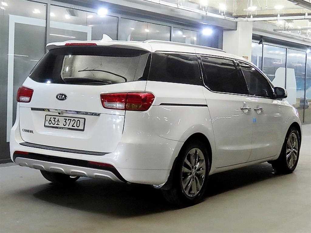 KIA Carnival - Vista 4