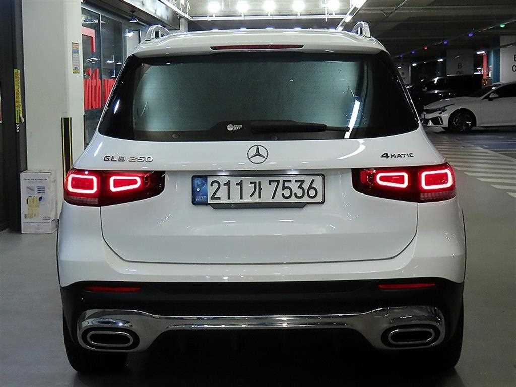 Mercedes Benz GLB Class - Vista 5