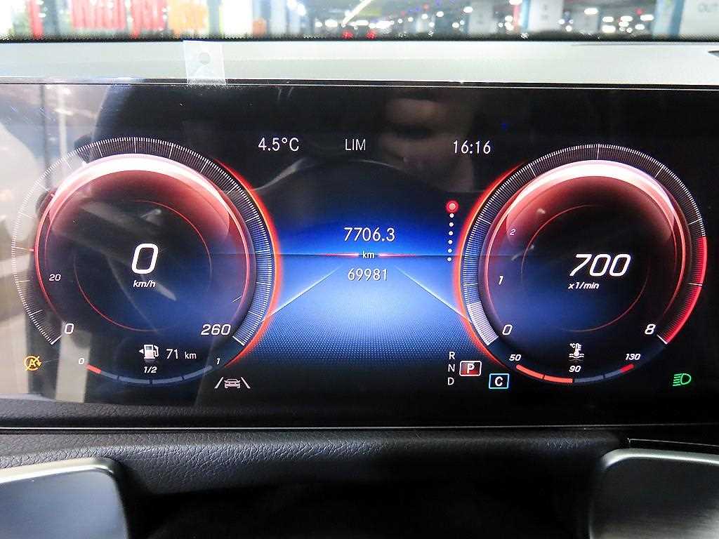 Mercedes Benz GLB Class - Vista 9