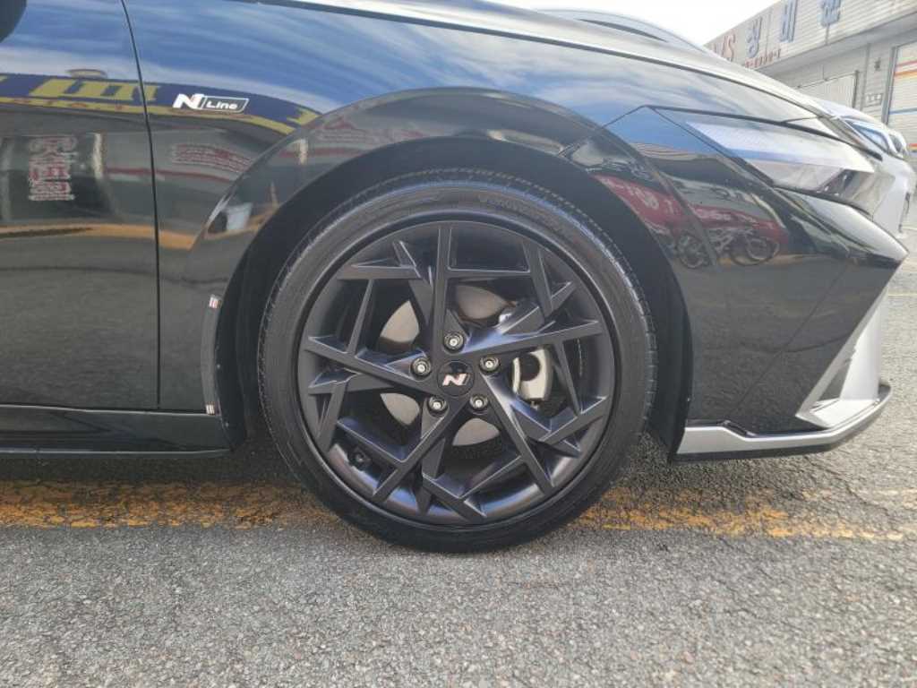 HYUNDAI Avante - Vista 9