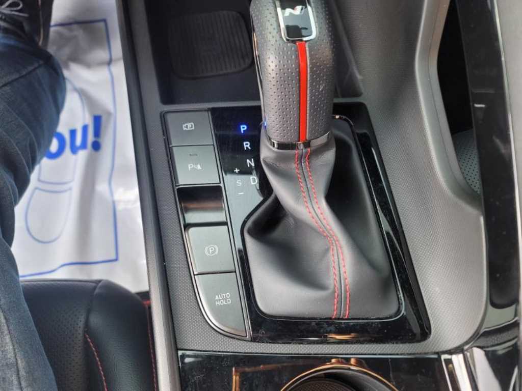 HYUNDAI Avante - Vista 10