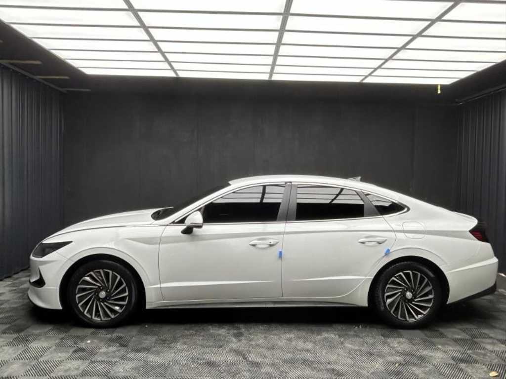 HYUNDAI Sonata - Vista 4