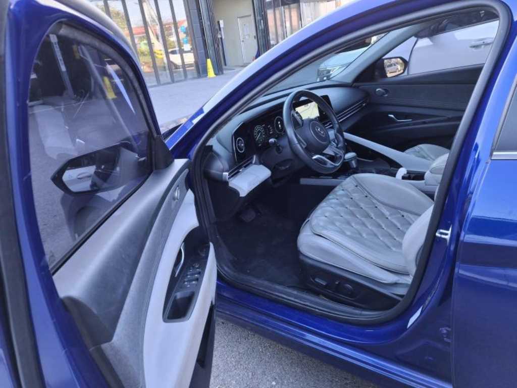 HYUNDAI Avante - Vista 6