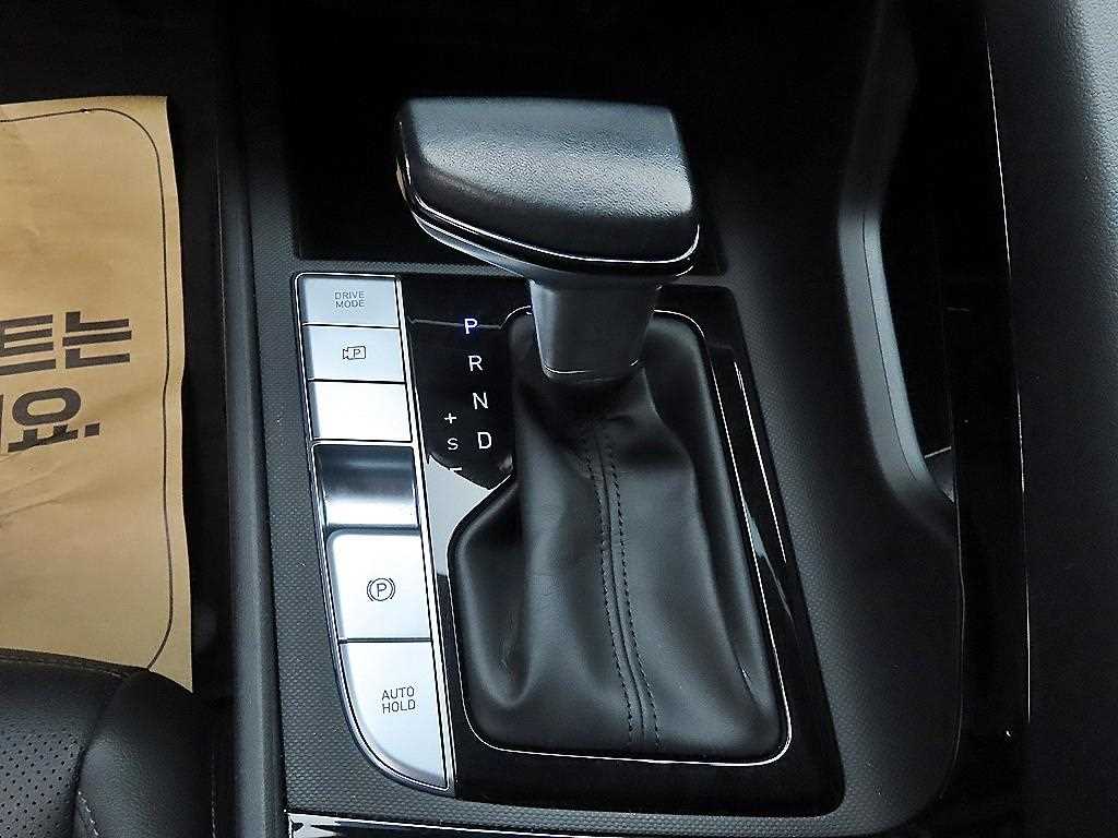 HYUNDAI Avante - Vista 10