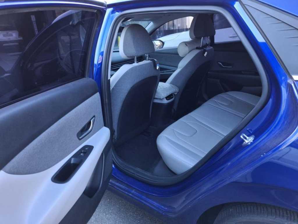 HYUNDAI Avante - Vista 7