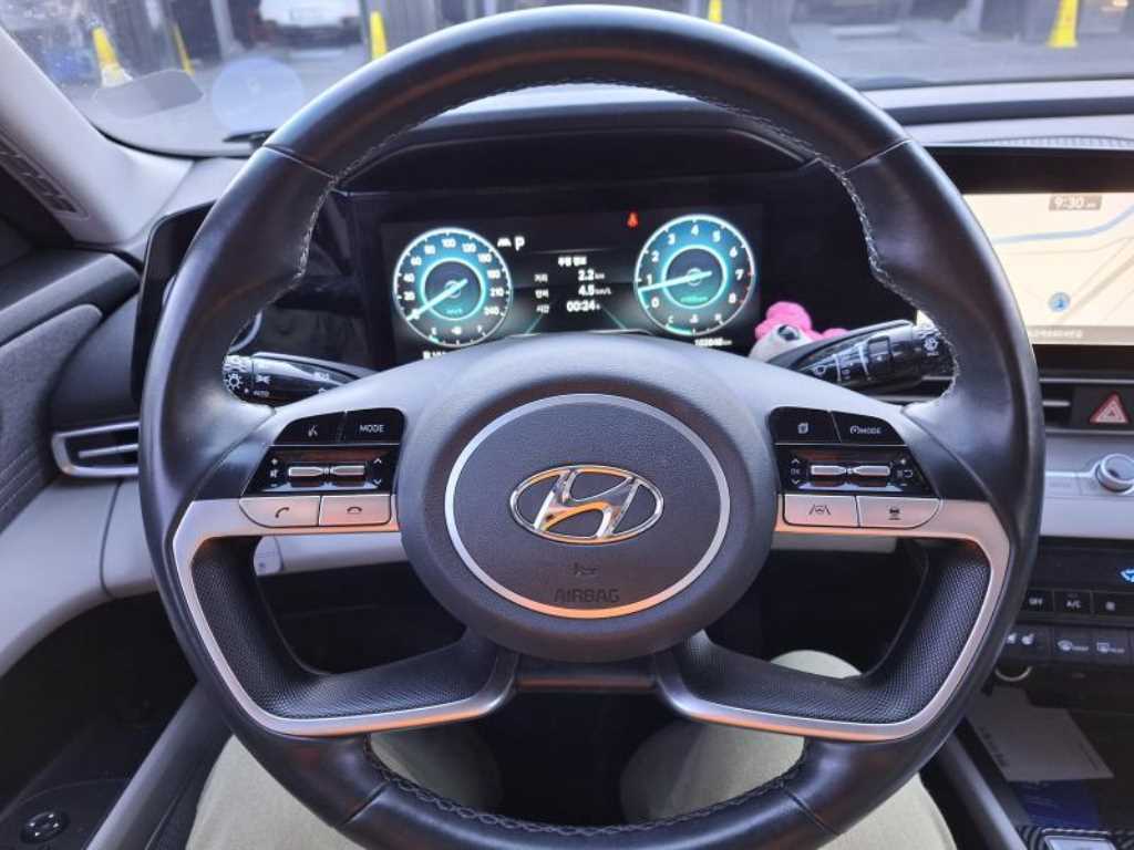 HYUNDAI Avante - Vista 9