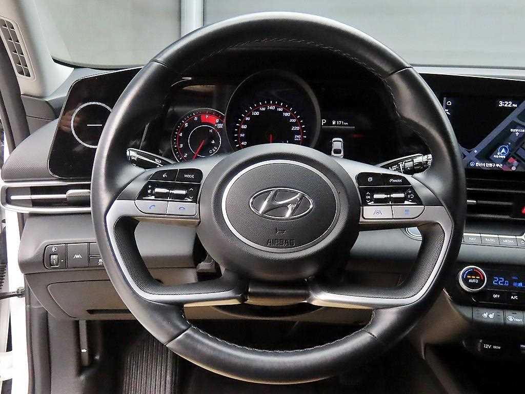 HYUNDAI Avante - Vista 11