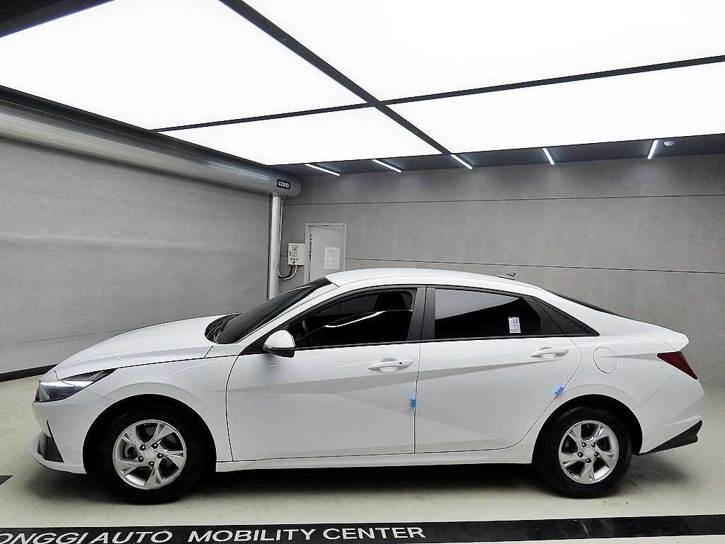 HYUNDAI Avante - Vista 5