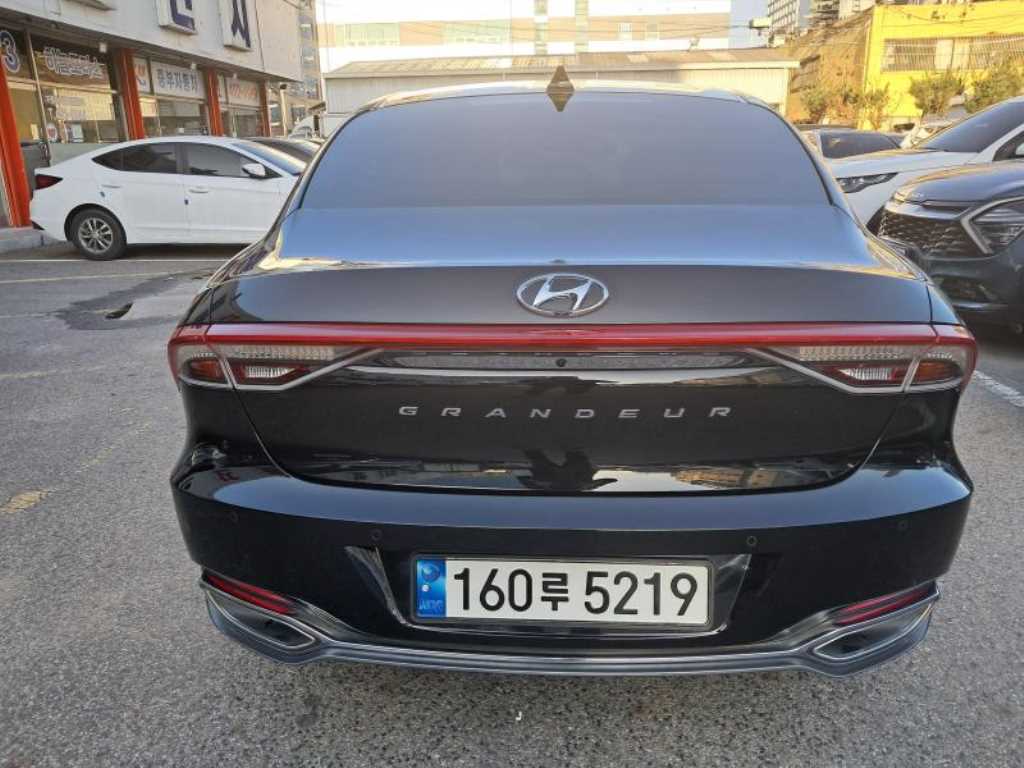 HYUNDAI Grandeur - Vista 5