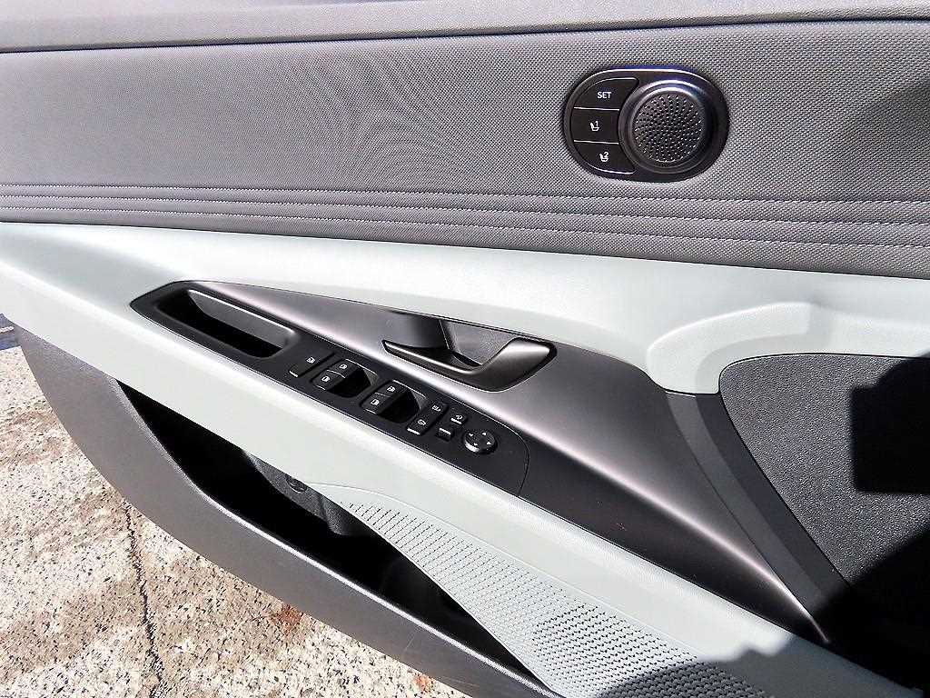 HYUNDAI Avante - Vista 11