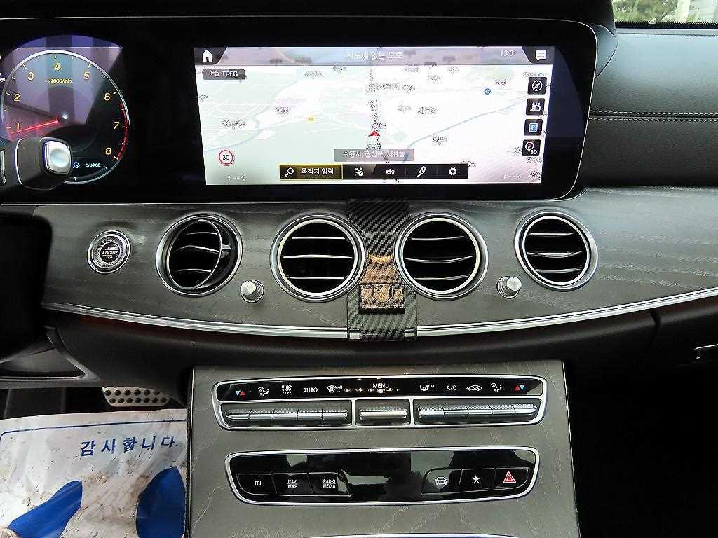 Mercedes Benz E class - Vista 12