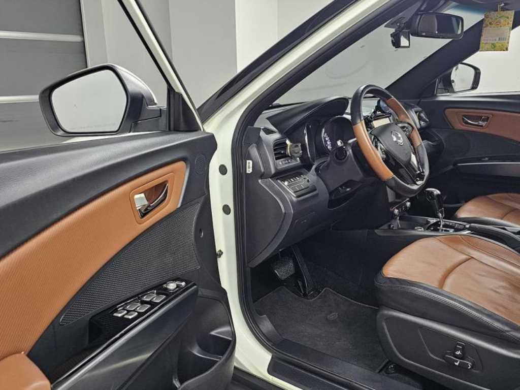 Ssangyong Tivoli - Vista 10