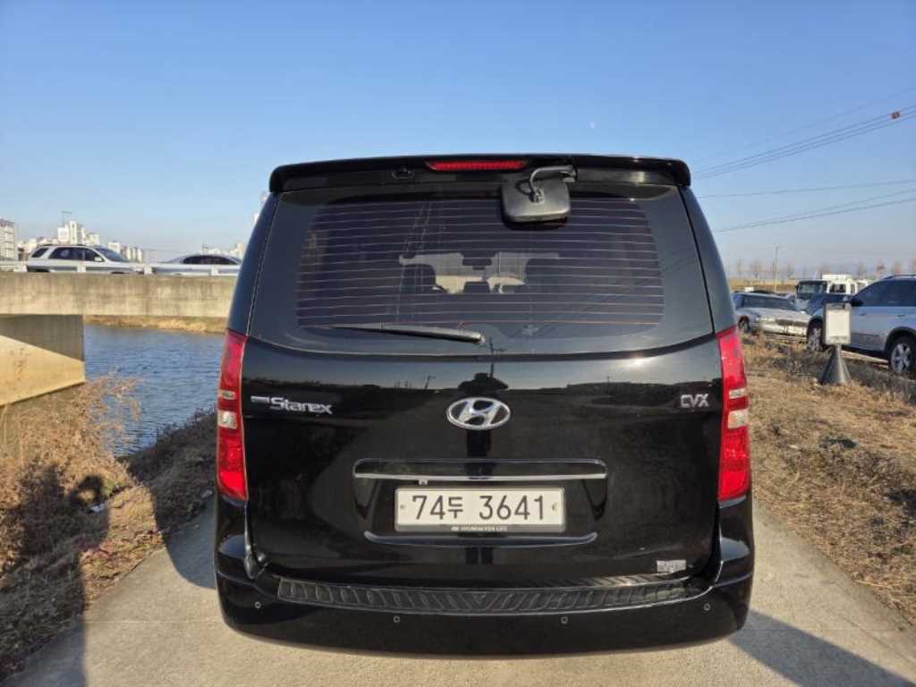 HYUNDAI Starex - Vista 4