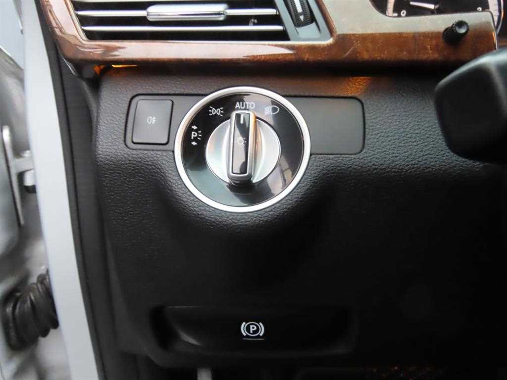 Mercedes Benz E class - Vista 6