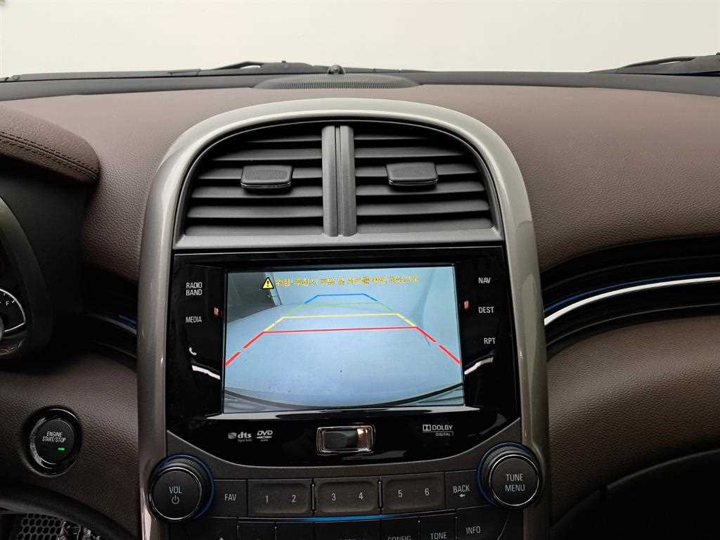 Chevrolet Malibu - Vista 10