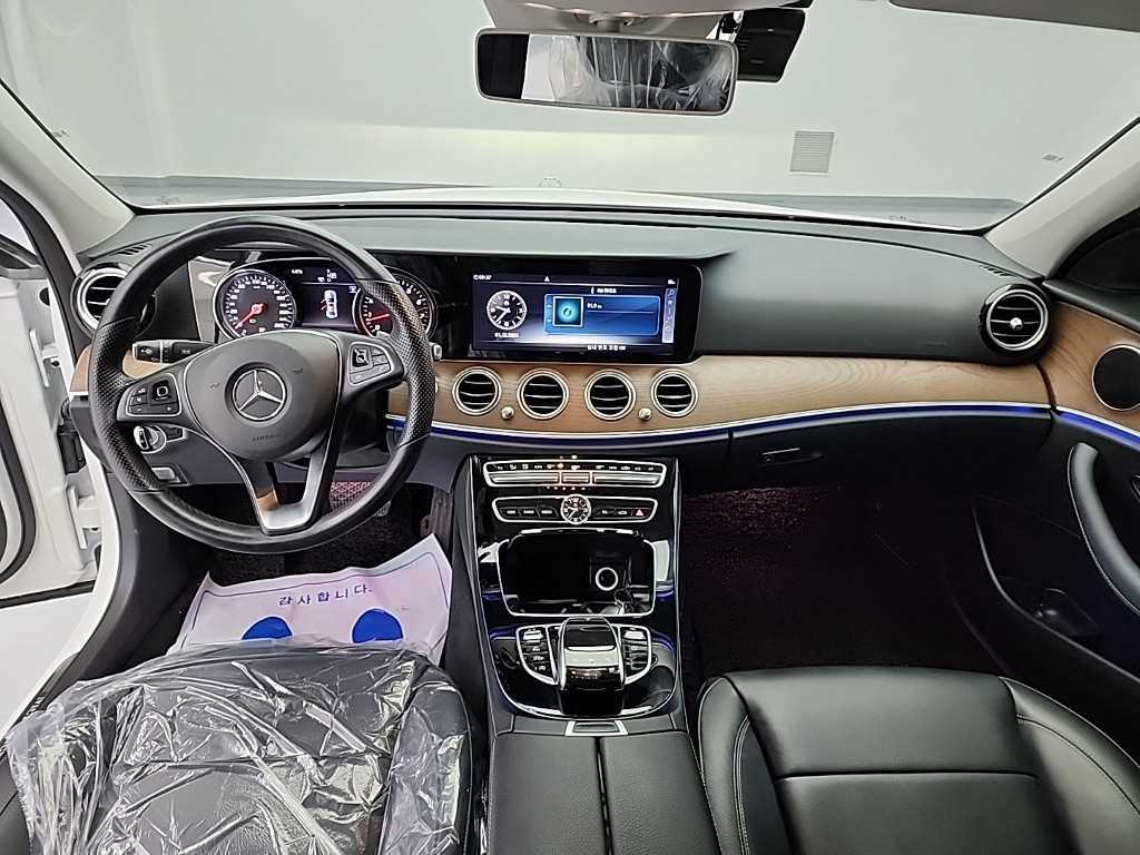 Mercedes Benz E class - Vista 7