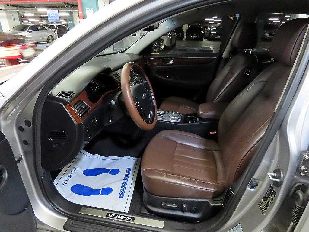 HYUNDAI Genesis - Vista 6