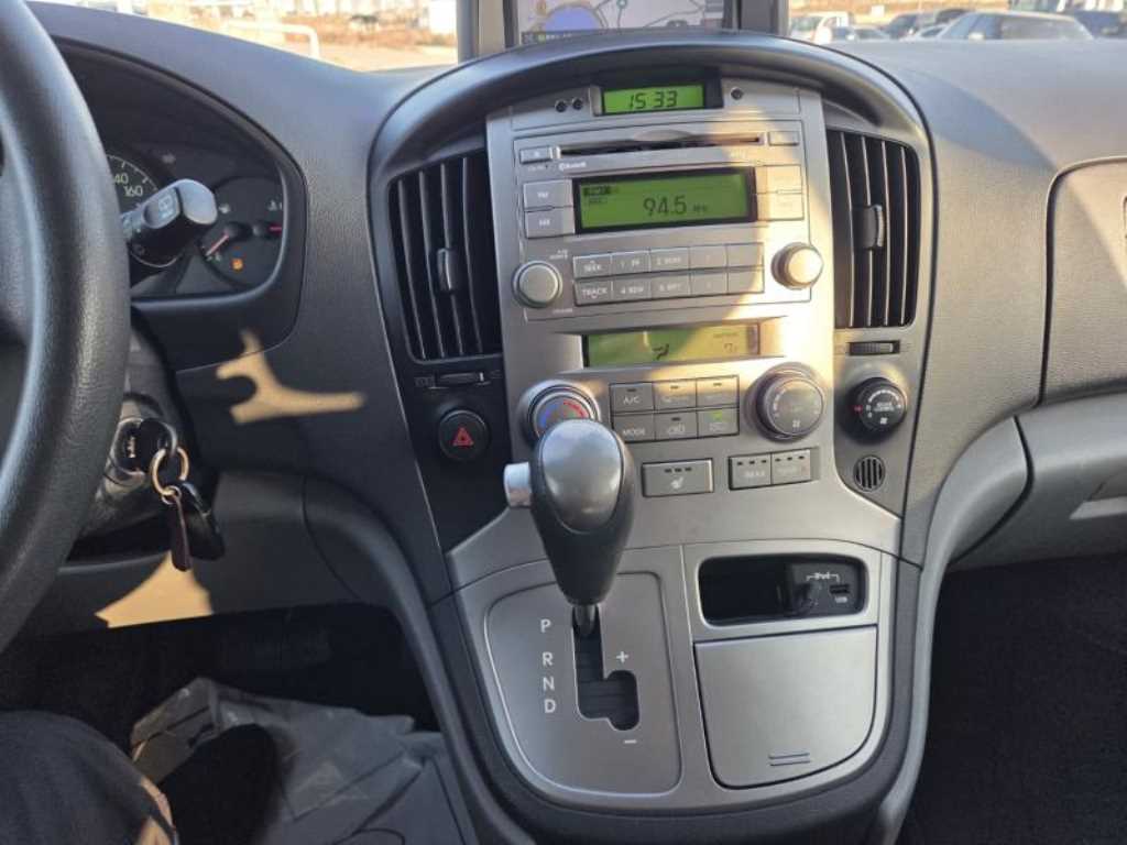 HYUNDAI Starex - Vista 10