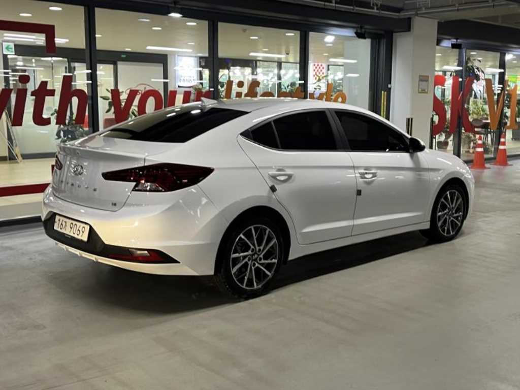 HYUNDAI Avante - Vista 4