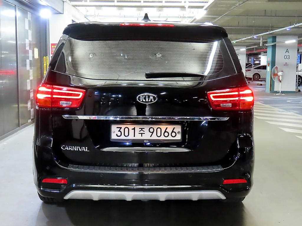 KIA Carnival - Vista 5