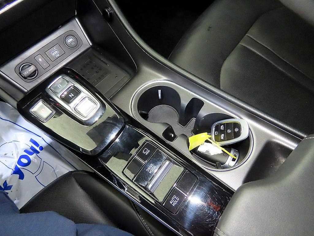 HYUNDAI Sonata - Vista 12