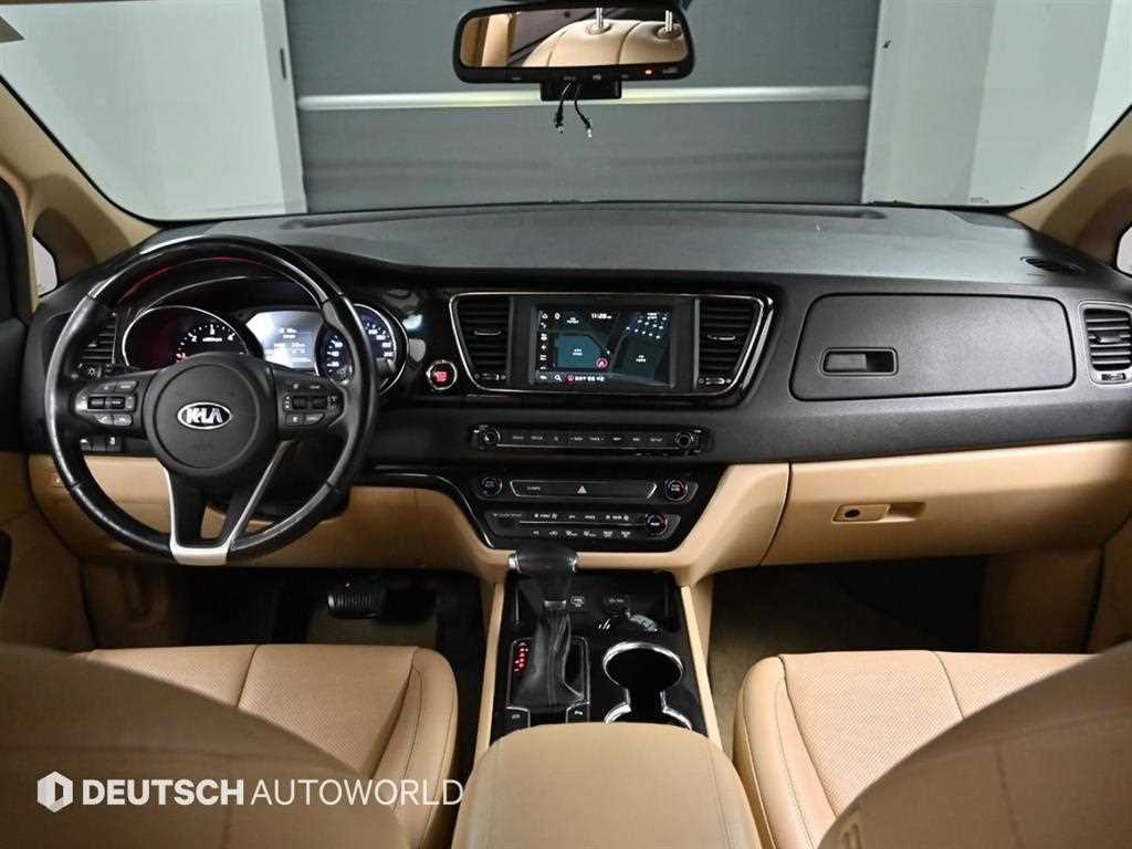 KIA Carnival - Vista 7