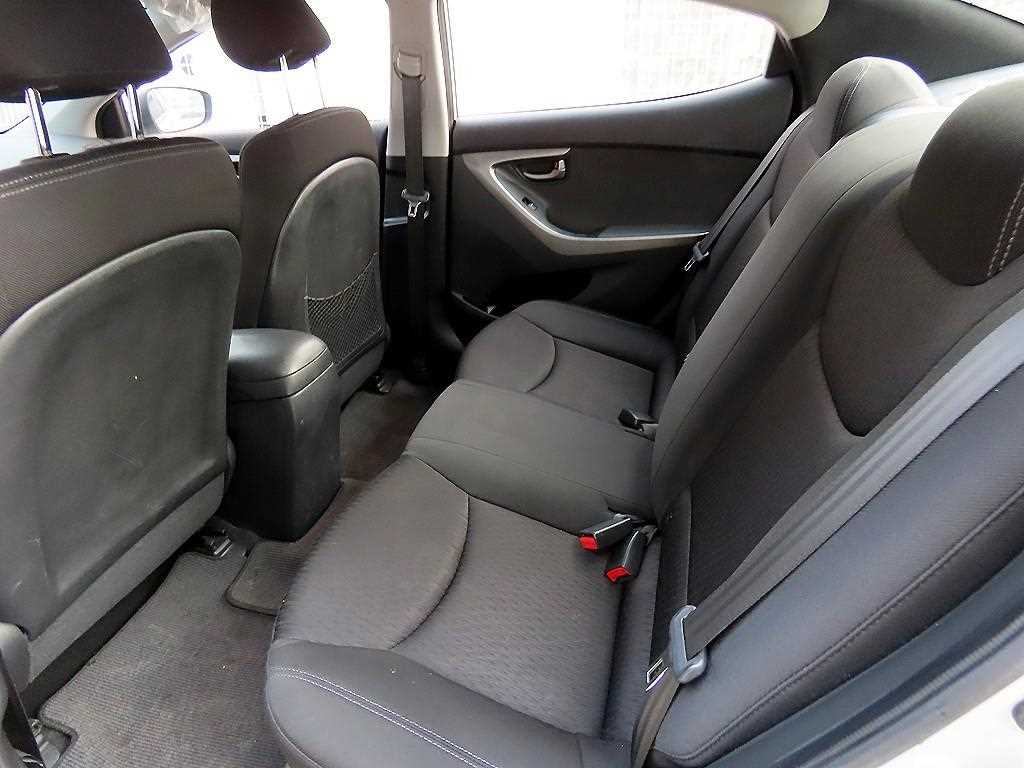 HYUNDAI Avante - Vista 6