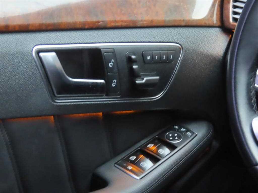 Mercedes Benz E class - Vista 12