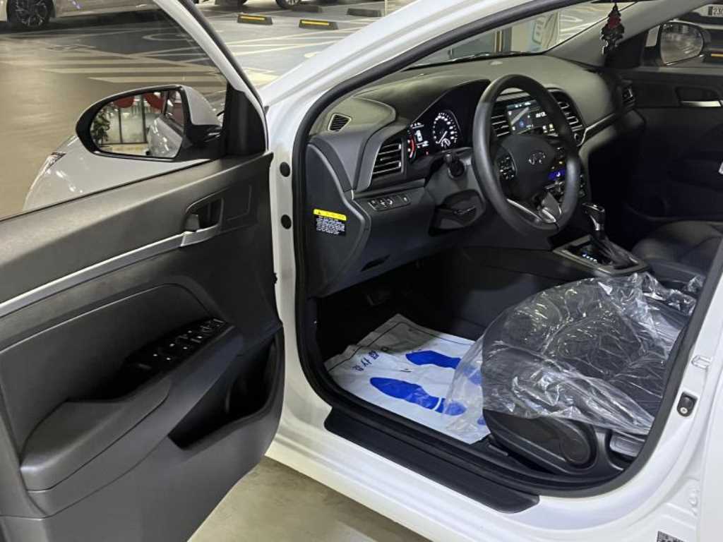 HYUNDAI Avante - Vista 11