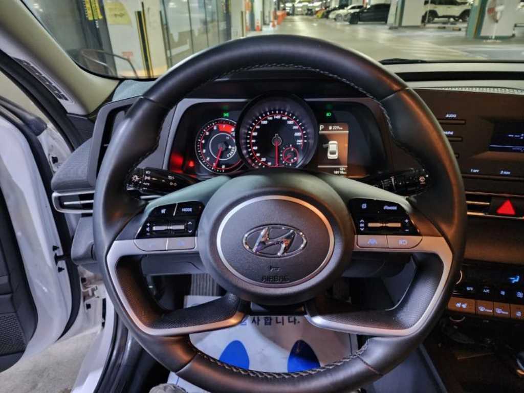 HYUNDAI Avante - Vista 11