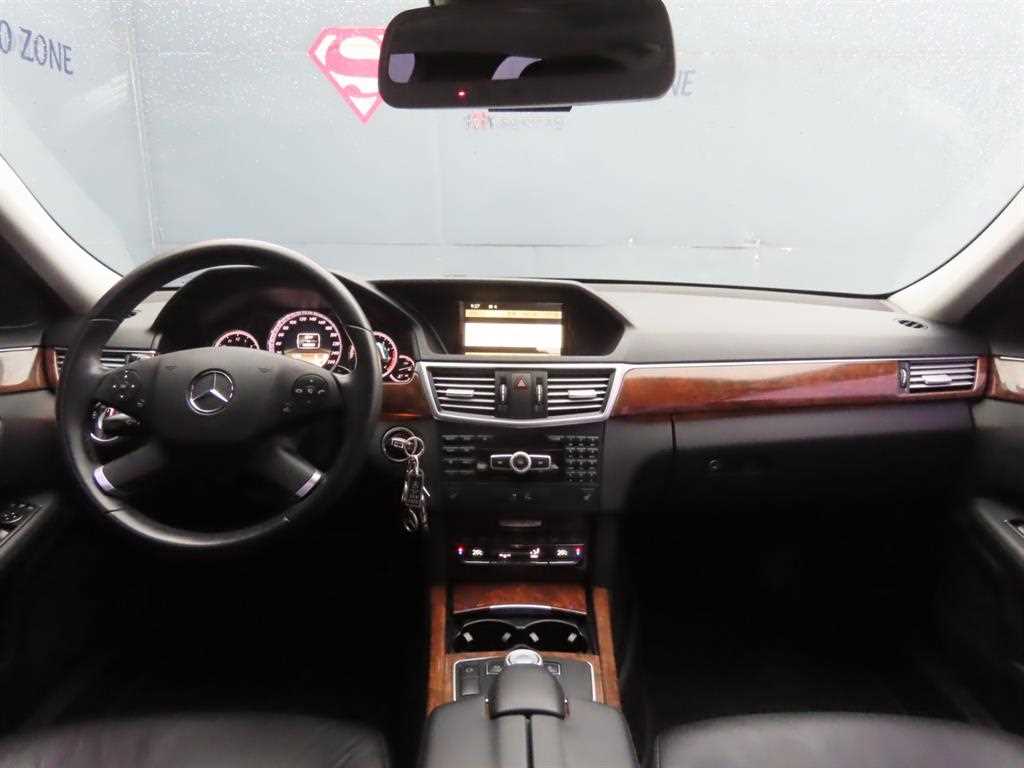 Mercedes Benz E class - Vista 8