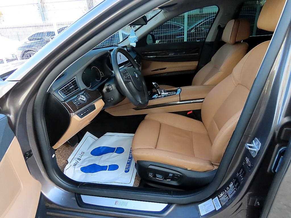 BMW 7 Series - Vista 5