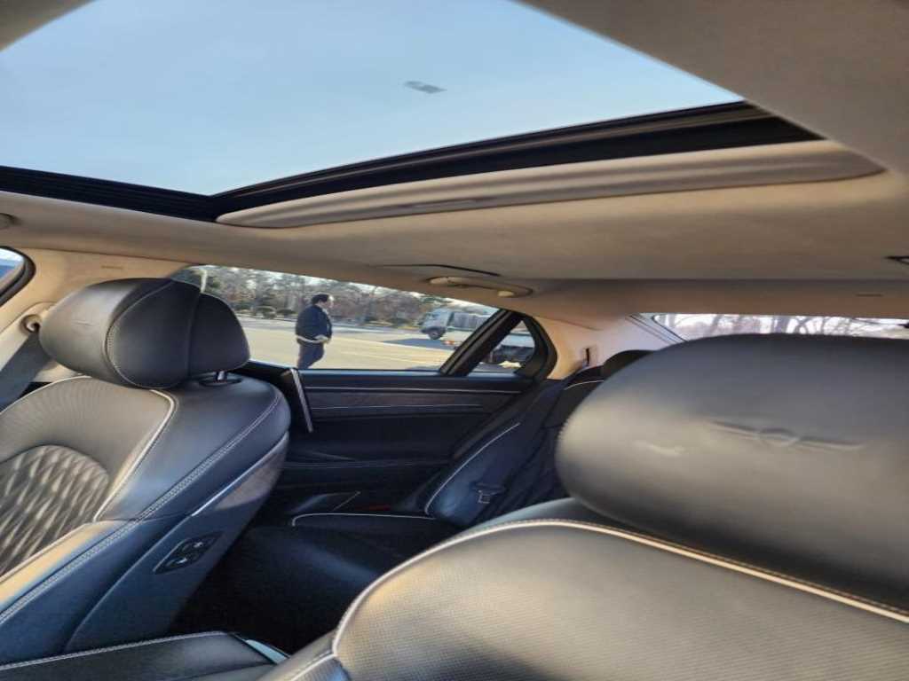 Genesis G90 - Vista 6