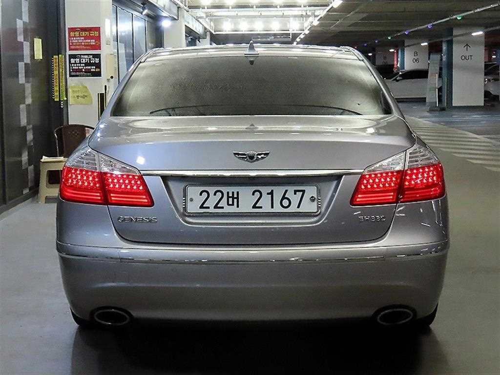 HYUNDAI Genesis - Vista 5