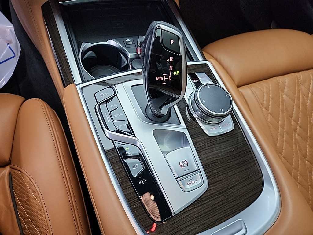 BMW 7 Series - Vista 8