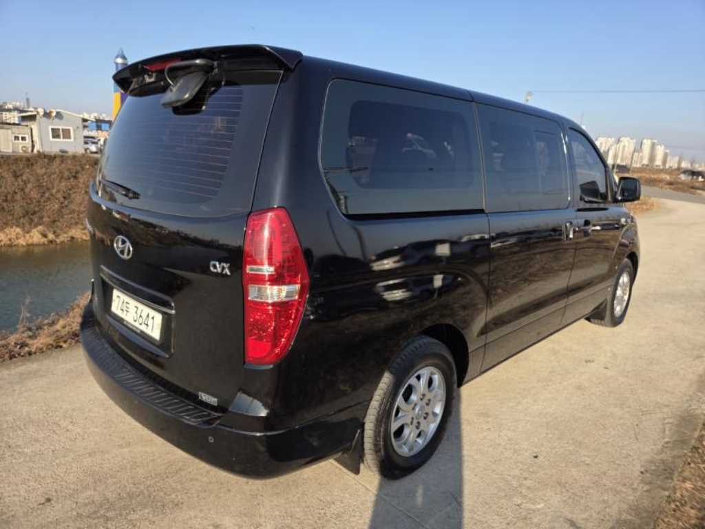 HYUNDAI Starex - Vista 5