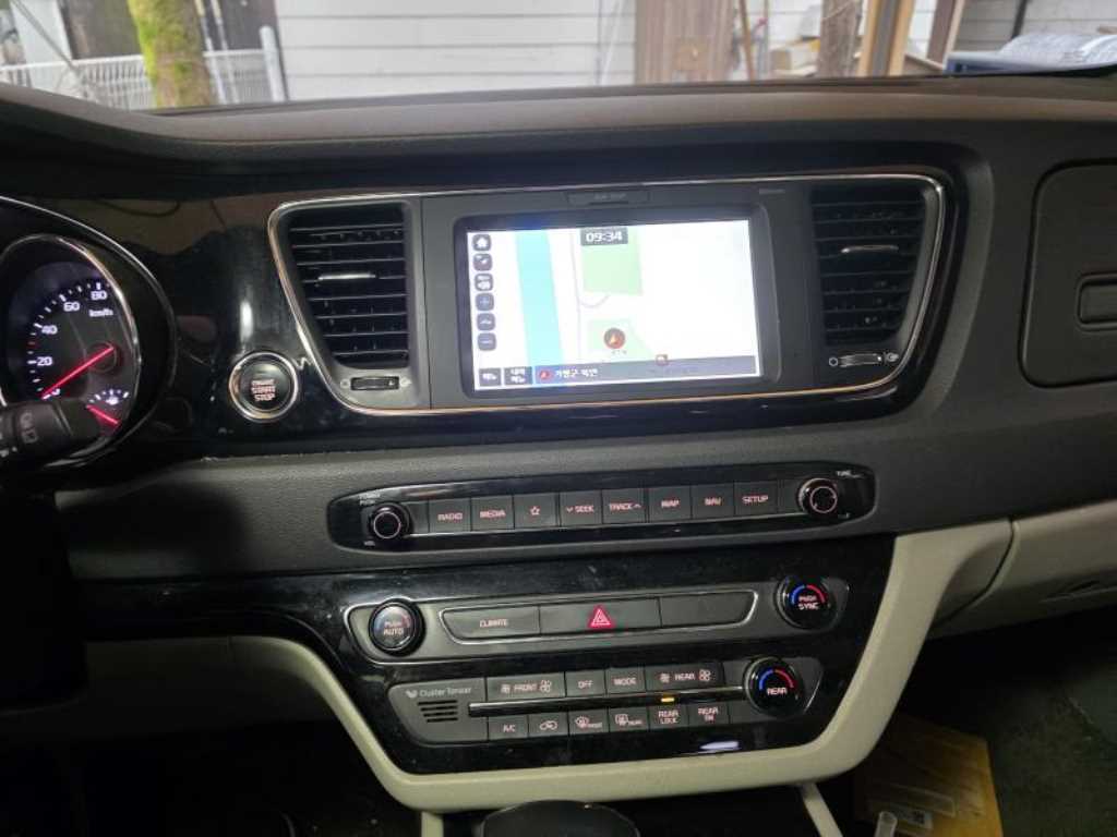 KIA Carnival - Vista 9
