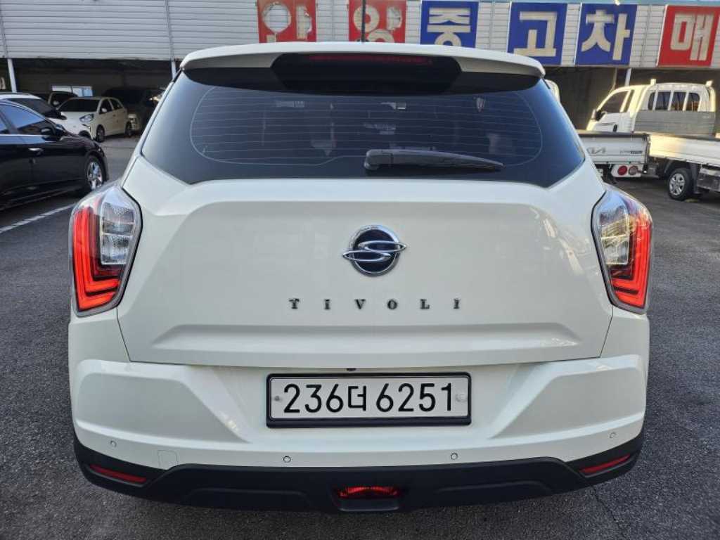 Ssangyong Tivoli - Vista 4