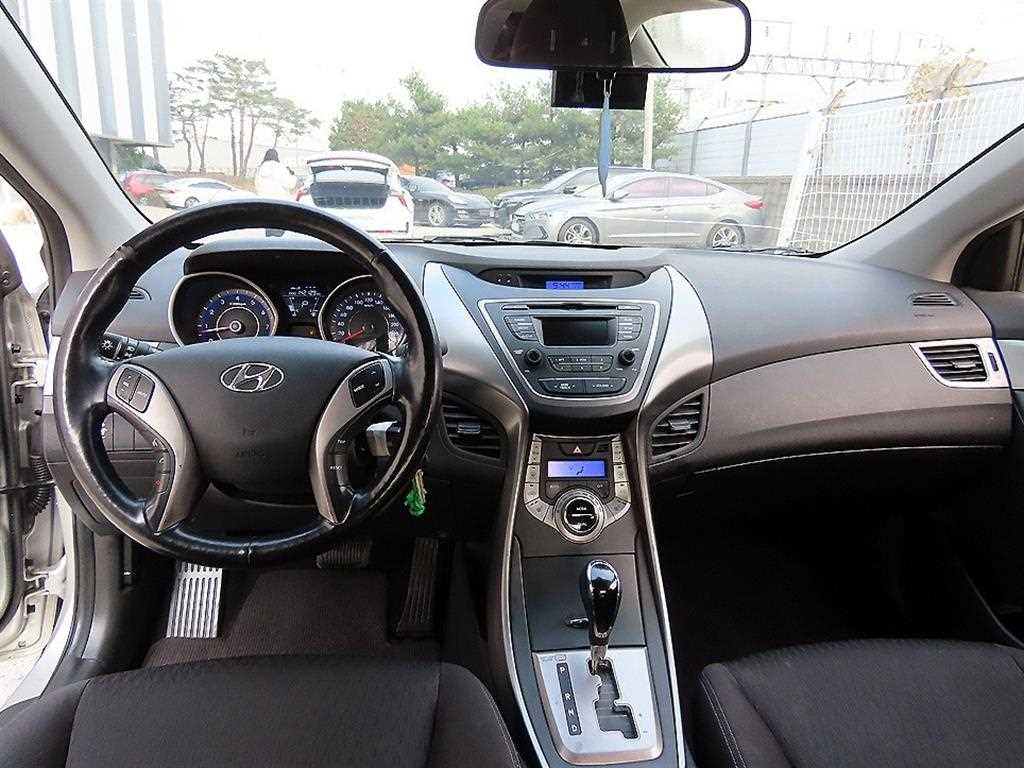 HYUNDAI Avante - Vista 7