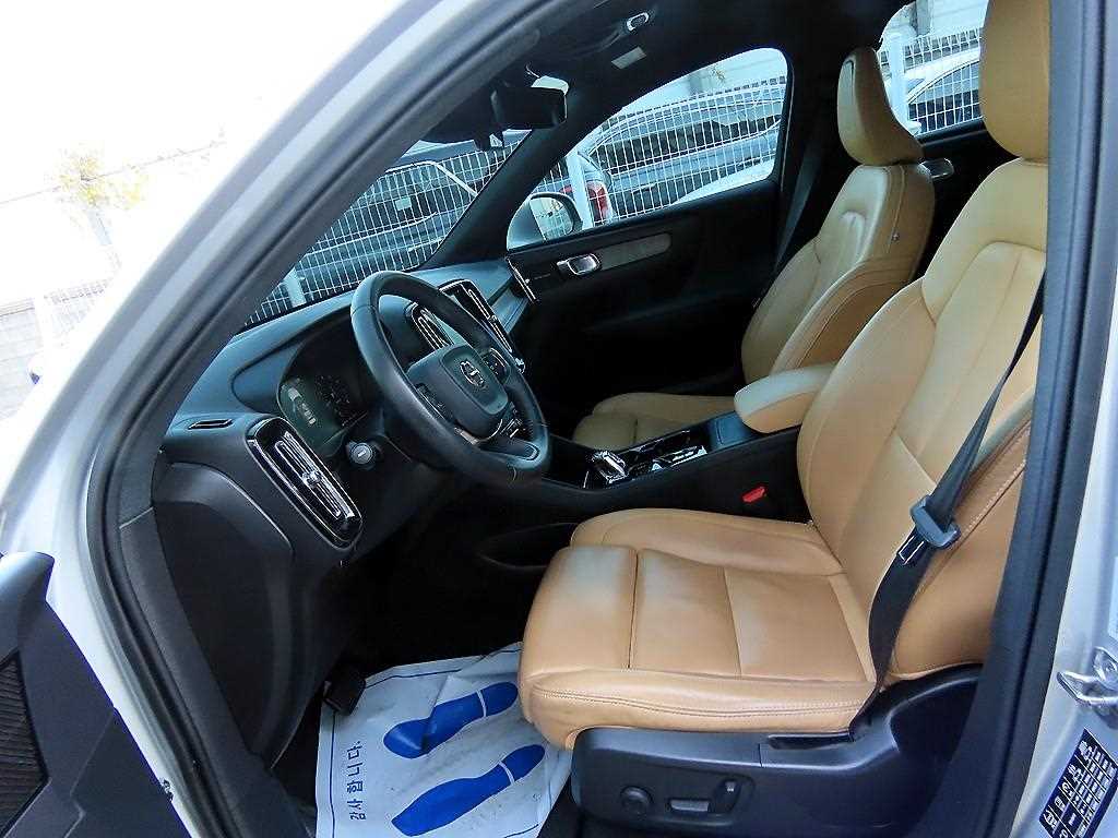 Volvo XC40 - Vista 5