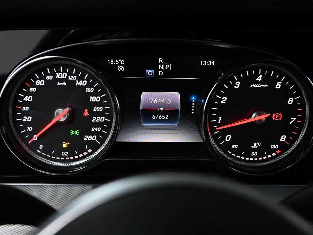 Mercedes Benz E class - Vista 8