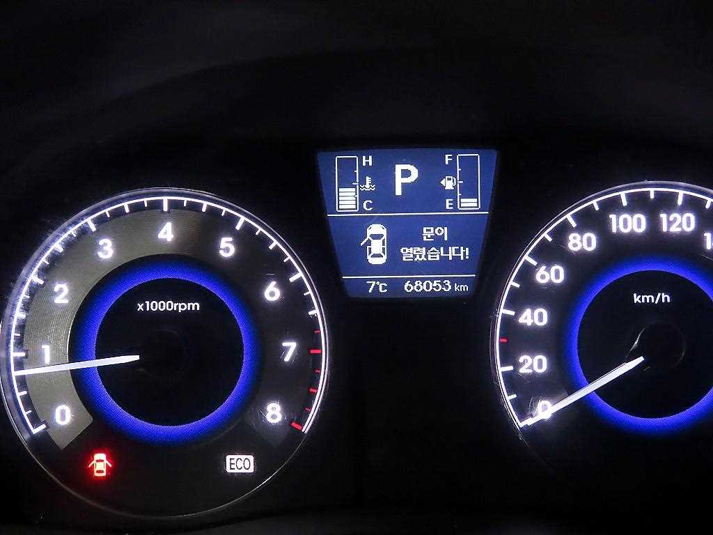 HYUNDAI Accent - Vista 9