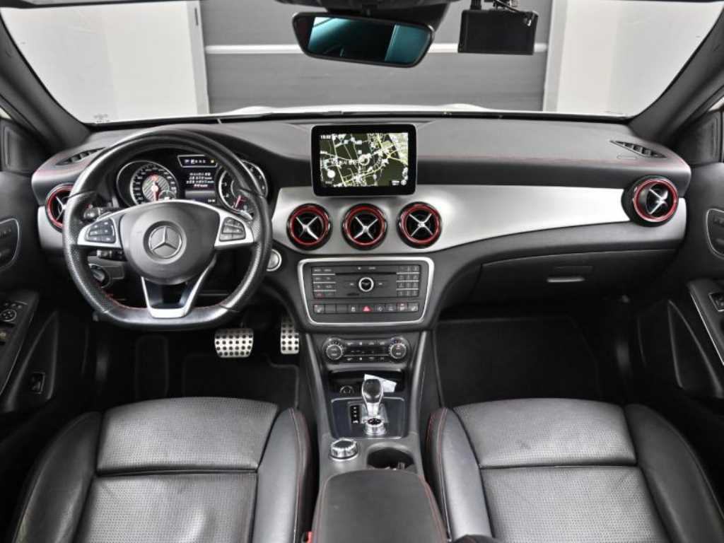 Mercedes Benz GLA Class - Vista 7