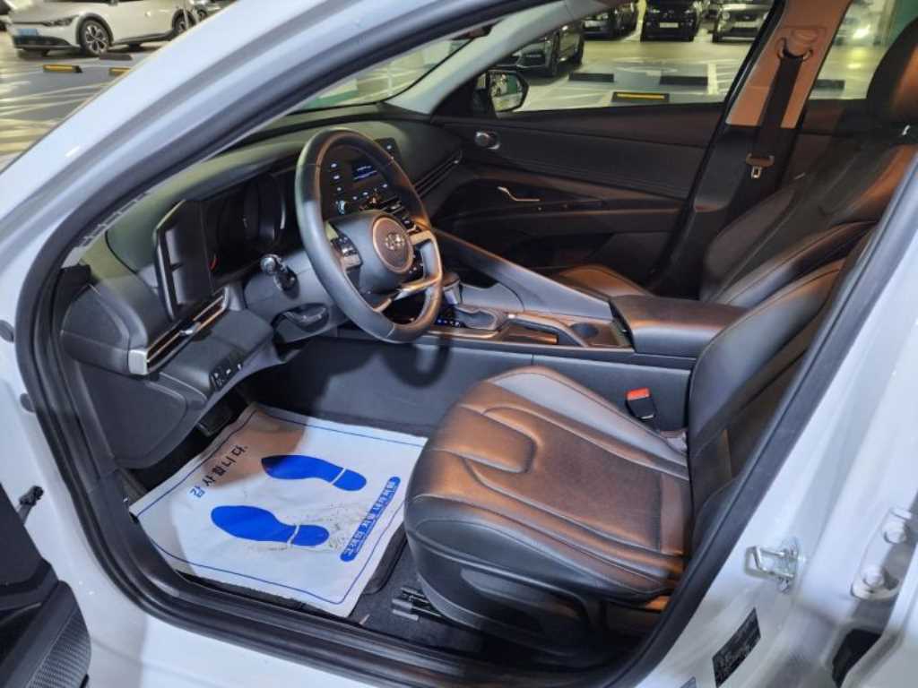 HYUNDAI Avante - Vista 7