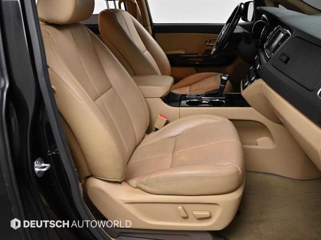 KIA Carnival - Vista 10