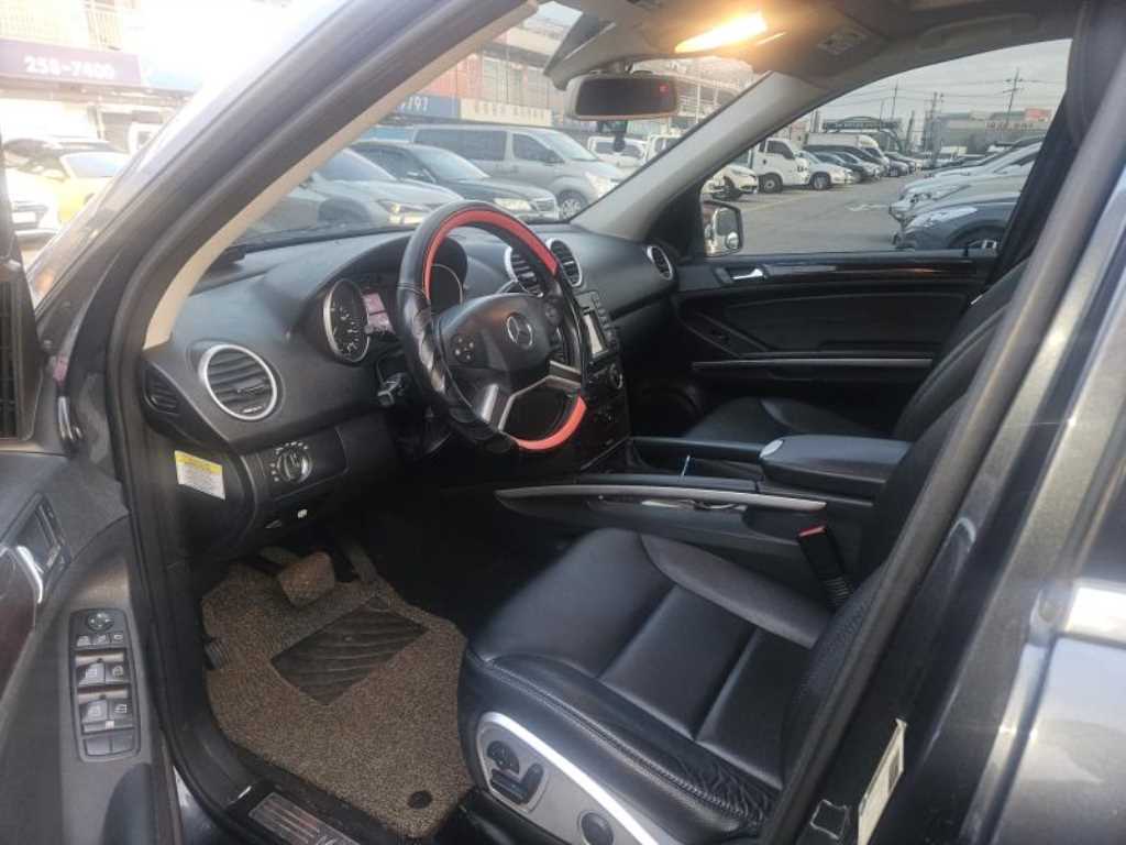 Mercedes Benz M Class - Vista 7