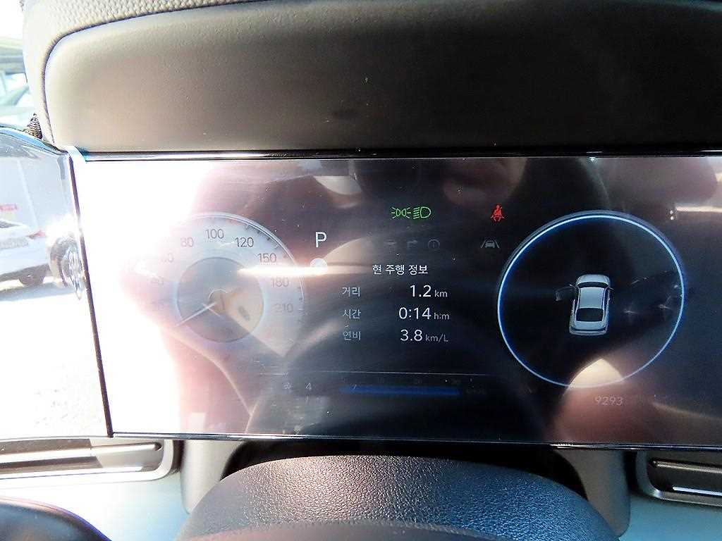 HYUNDAI Avante - Vista 9