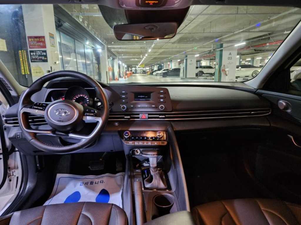 HYUNDAI Avante - Vista 9