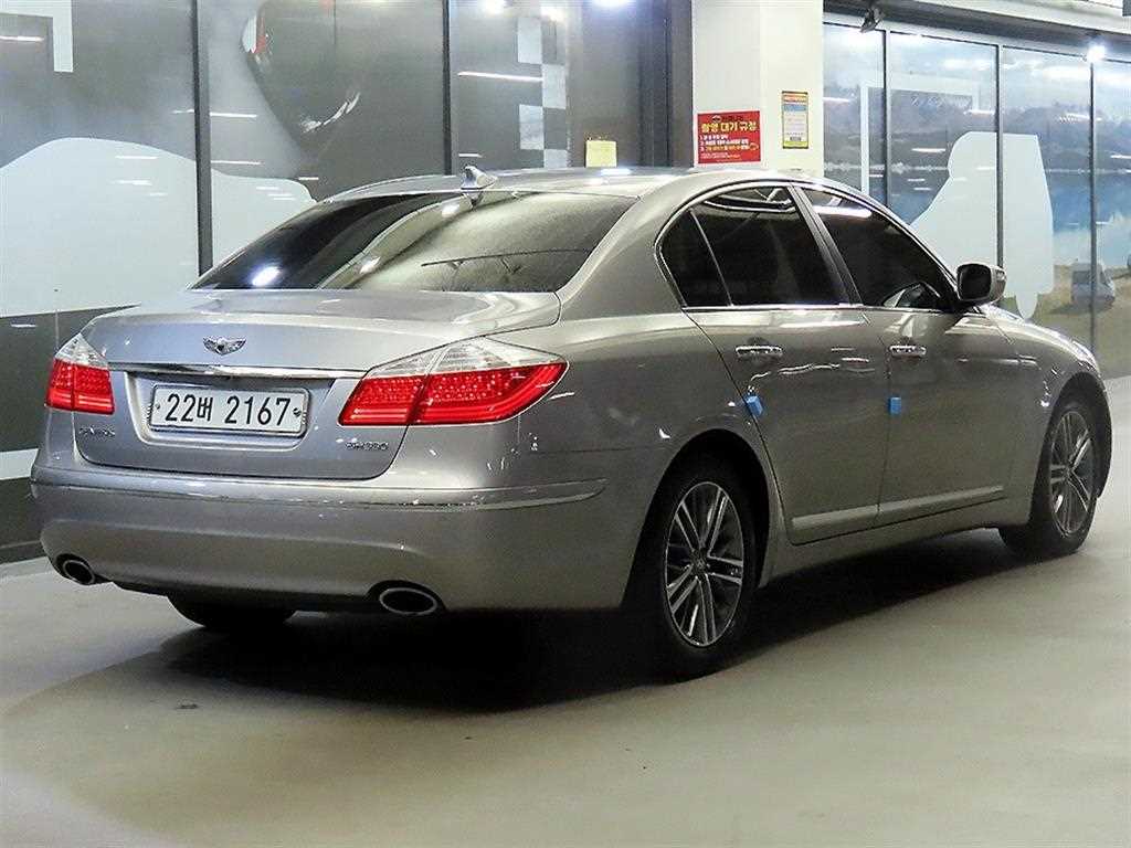 HYUNDAI Genesis - Vista 4